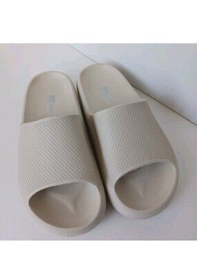 Cream Color 32 Degrees Unisex Adult Cushion Sandals Size Large M7-8 W9-10